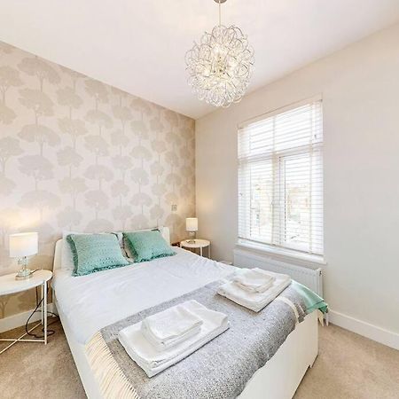 Stylish 2Bed2Bath Flat 4Min From Tube Station Villa ลอนดอน ภายนอก รูปภาพ