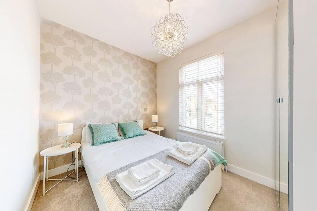 Stylish 2Bed2Bath Flat 4Min From Tube Station Villa ลอนดอน ภายนอก รูปภาพ