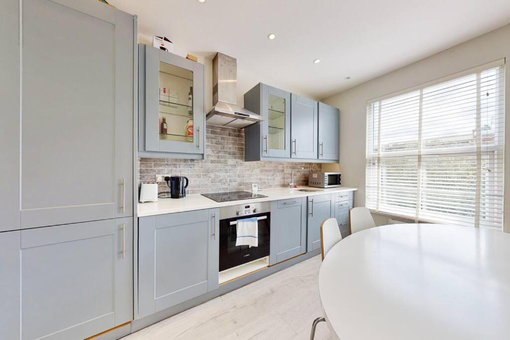 Stylish 2Bed2Bath Flat 4Min From Tube Station Villa ลอนดอน ภายนอก รูปภาพ