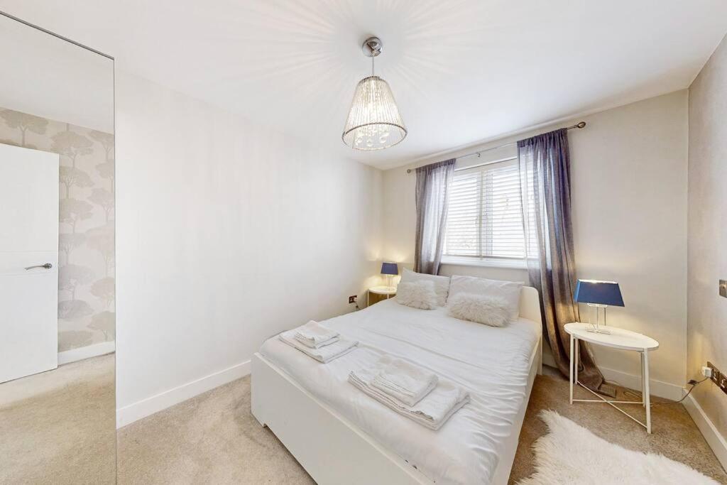 Stylish 2Bed2Bath Flat 4Min From Tube Station Villa ลอนดอน ภายนอก รูปภาพ
